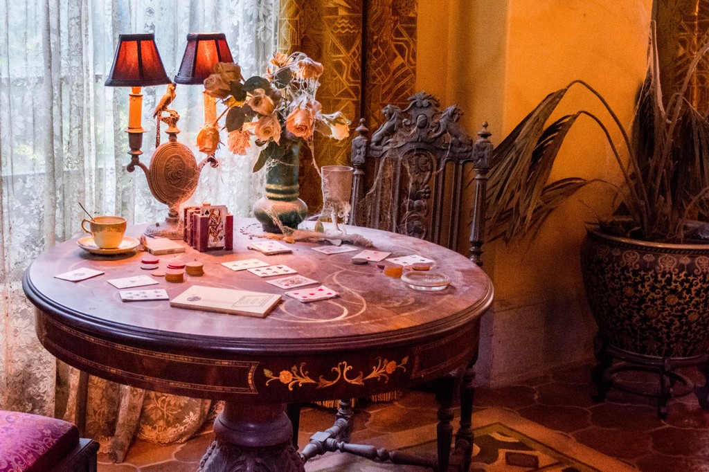 <img src="table.png" alt="a table at the haunted hotel ride at disneyland paris"> 