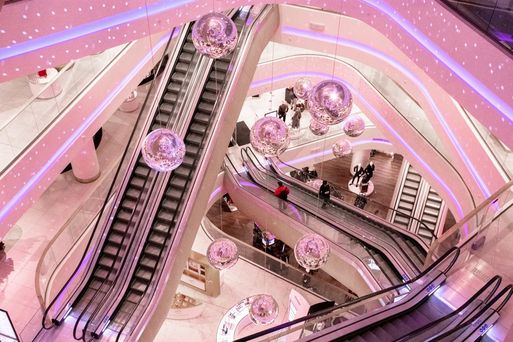 <img src="escalators.png" alt="escalators inside TSUM department store in kiev">