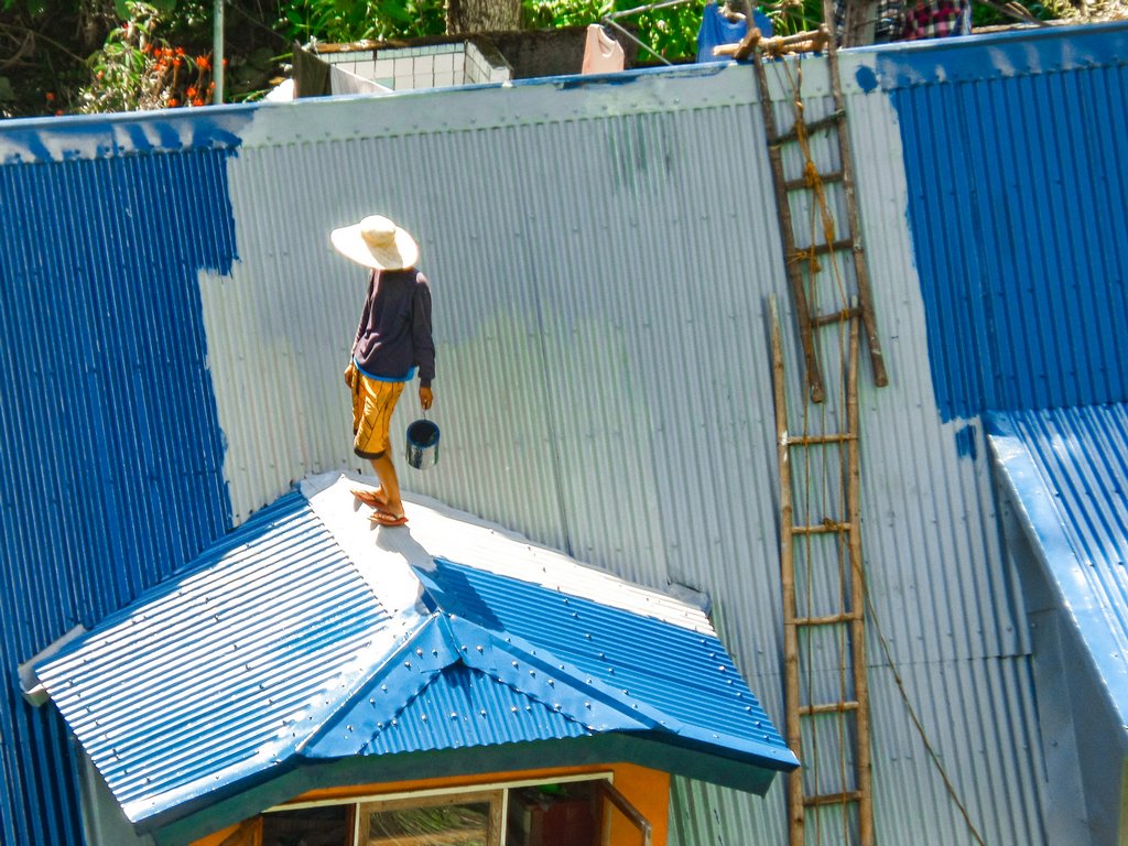 < img src="man.gif" alt="man coloring a roof in the town of Banaue">