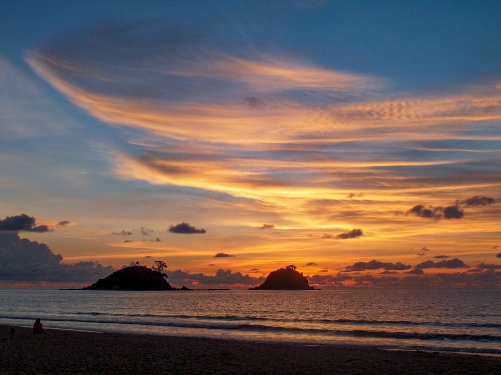 <img src="sunset.gif" alt= colorful beach sunset">