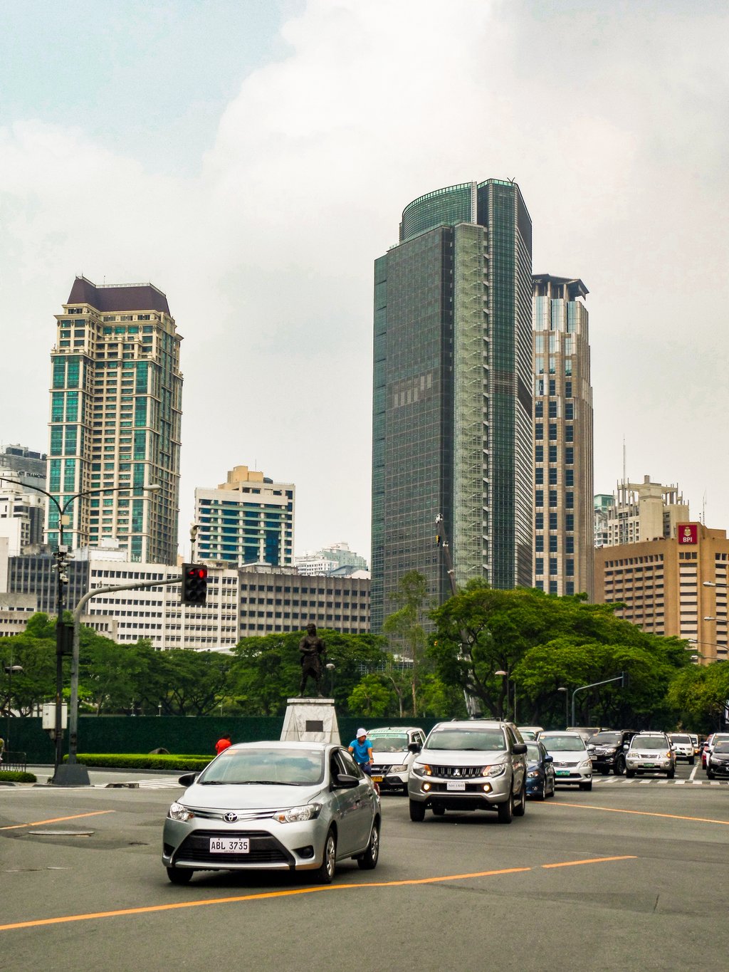 <img src="road.gif" alt="cars on a road in Manila city">